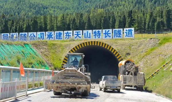 已掘進8.3公里！全長11.77公里的東天山特長隧道建設(shè)進展順利