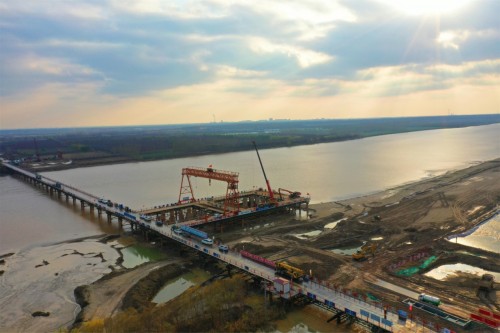 經(jīng)濟觀察網(wǎng)：中交一公局沾臨二標二分部：用心鑄就精品橋                                                                                                                                                                                 